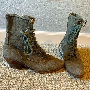 Vintage Jeffery Campbell lace up booties with wooden heel.